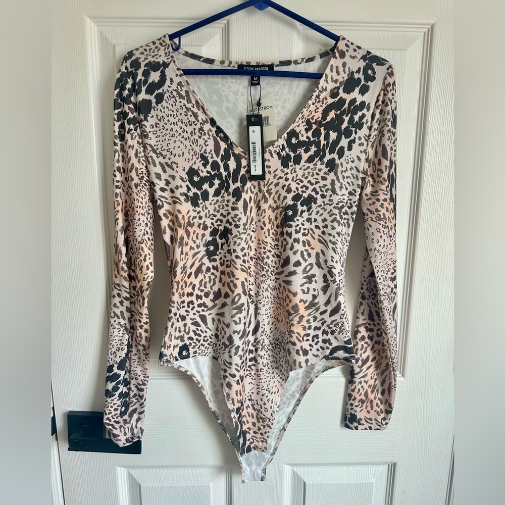 Brand New Steve Madden Leopard Print Long Sleeve Bodysuit Size M Flattering fit